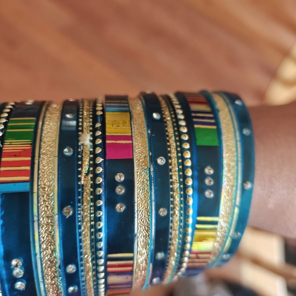 Elegant Multicolor Bangles Set - Picture 3 of 8